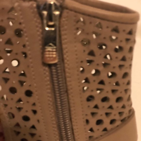 Unique Vince Camuto Bootie Heels - Picture 7 of 7